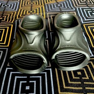 BALENCIAGA Mold Slide Sandal.